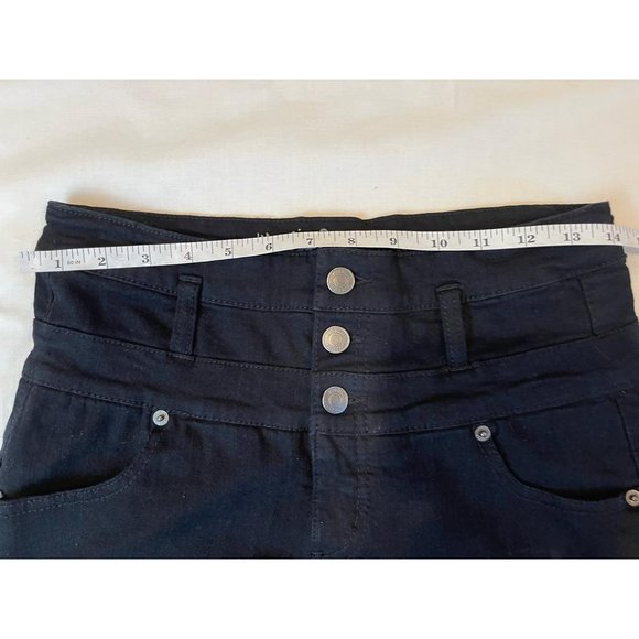 Mossimo Womens Denim Jeans Shorts Roll Cuffed Hem Button Fly Black Size 6/28 - Picture 3 of 10